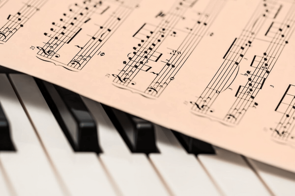 He is interested in writing music. Он заинтересован в создании музыки. We are keen on making Power Point presentations. Мы разбираемся в создании Power Point презентаций. He thanked us for coming to his concert. Он поблагодарил нас за то, что мы пришли на его концерт.